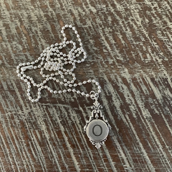 NWOT Reversible Necklace Letter “O” - Picture 5 of 8